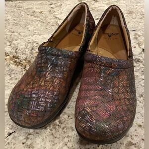 Nurse Mates Pillow top Multicolor Pattern Leather Women's Shoes Size 11W